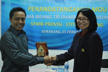 Penandatanganan MoU Kerjasama Bidang Tri Dharma Perguruan Tinggi dengan STITEK Bontang