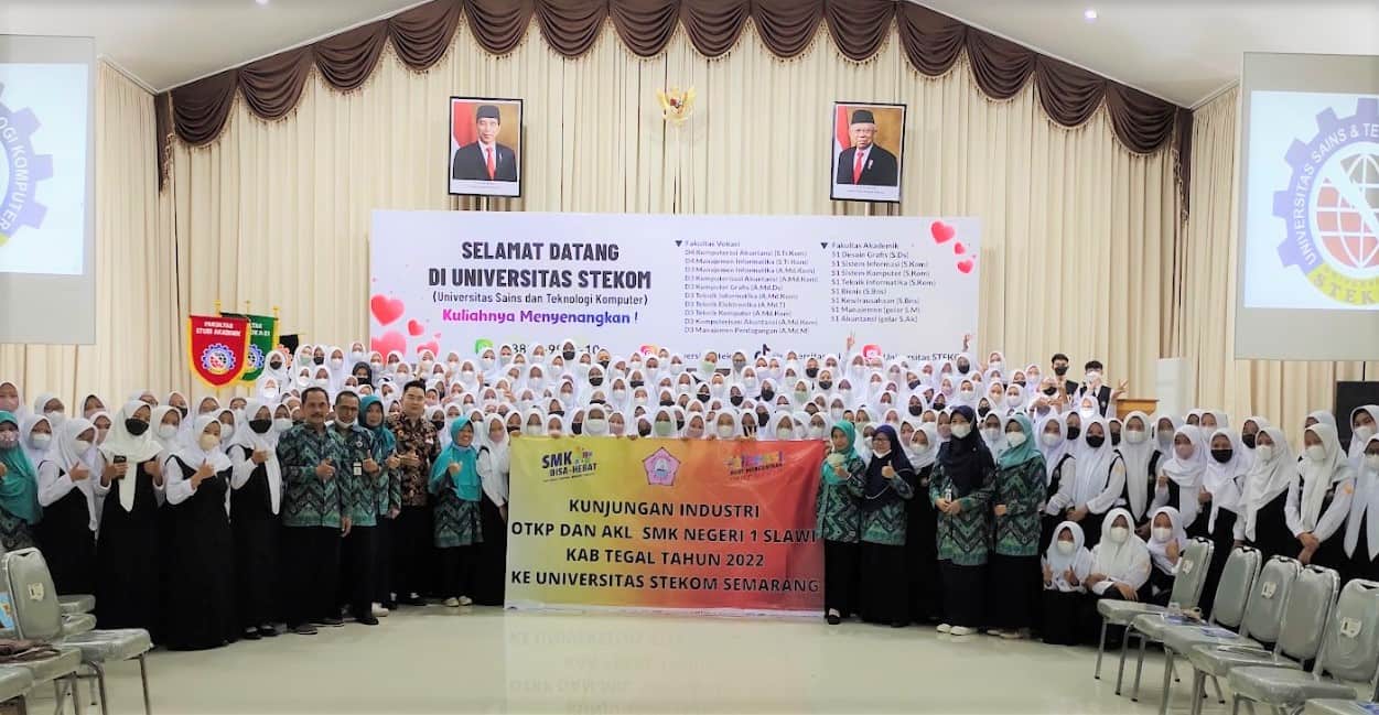 Kunjungan SMK Negeri 1 Slawi ke Universitas Sains dan Teknologi Komputer (STEKOM)