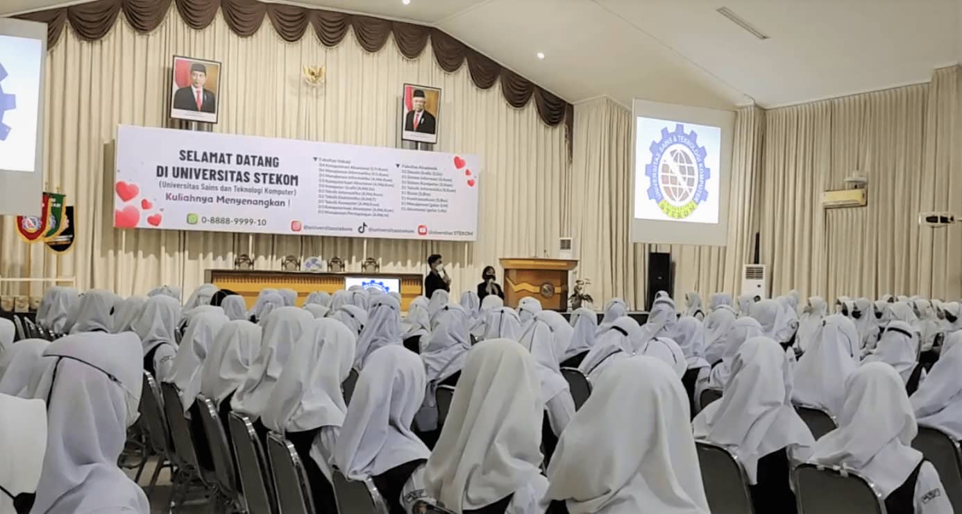 Universitas Sains dan Teknologi Komputer Mengadakan kuliah Motivasi untuk Mahasiswa Baru 