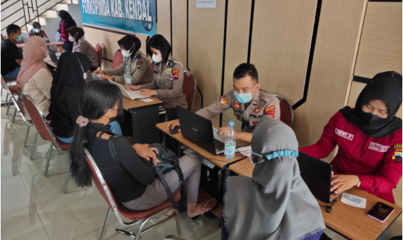 Universitas STEKOM Kmpuas Kendal Gelar Vaksinasi  Bersama Polres Kendal