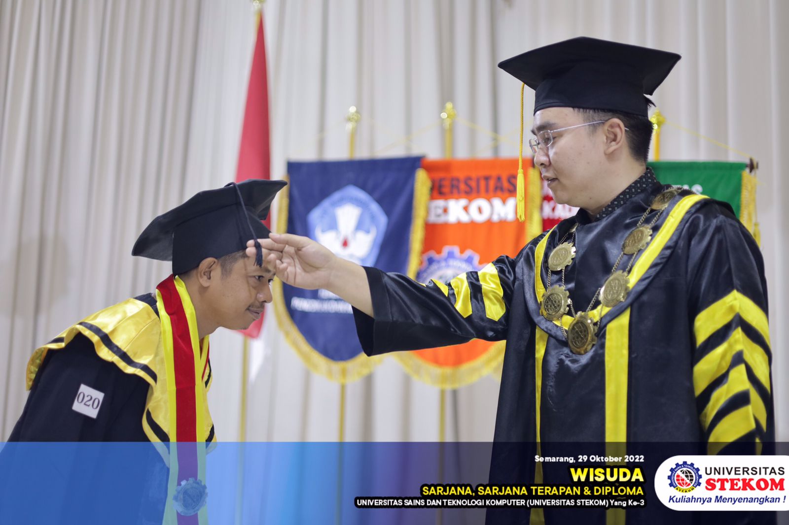Rektor Universitas STEKOM Mewisuda Gelombang I 1.458 Lulusan Program Strata dan Diploma