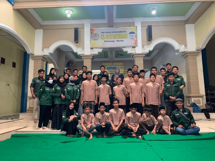 IMAKEN Universitas STEKOM Bakti Sosial dan Pengajaran CANVA di Panti Asuhan Kaliwungu