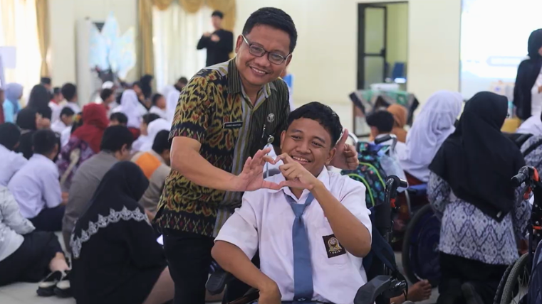 Bapak Haris Wahyudi, S.Pd., M.Pd. Hadirkan Semangat Kepedulian dan Inklusi dalam Acara Industri Ramah Inklusi di SLBN Semarang