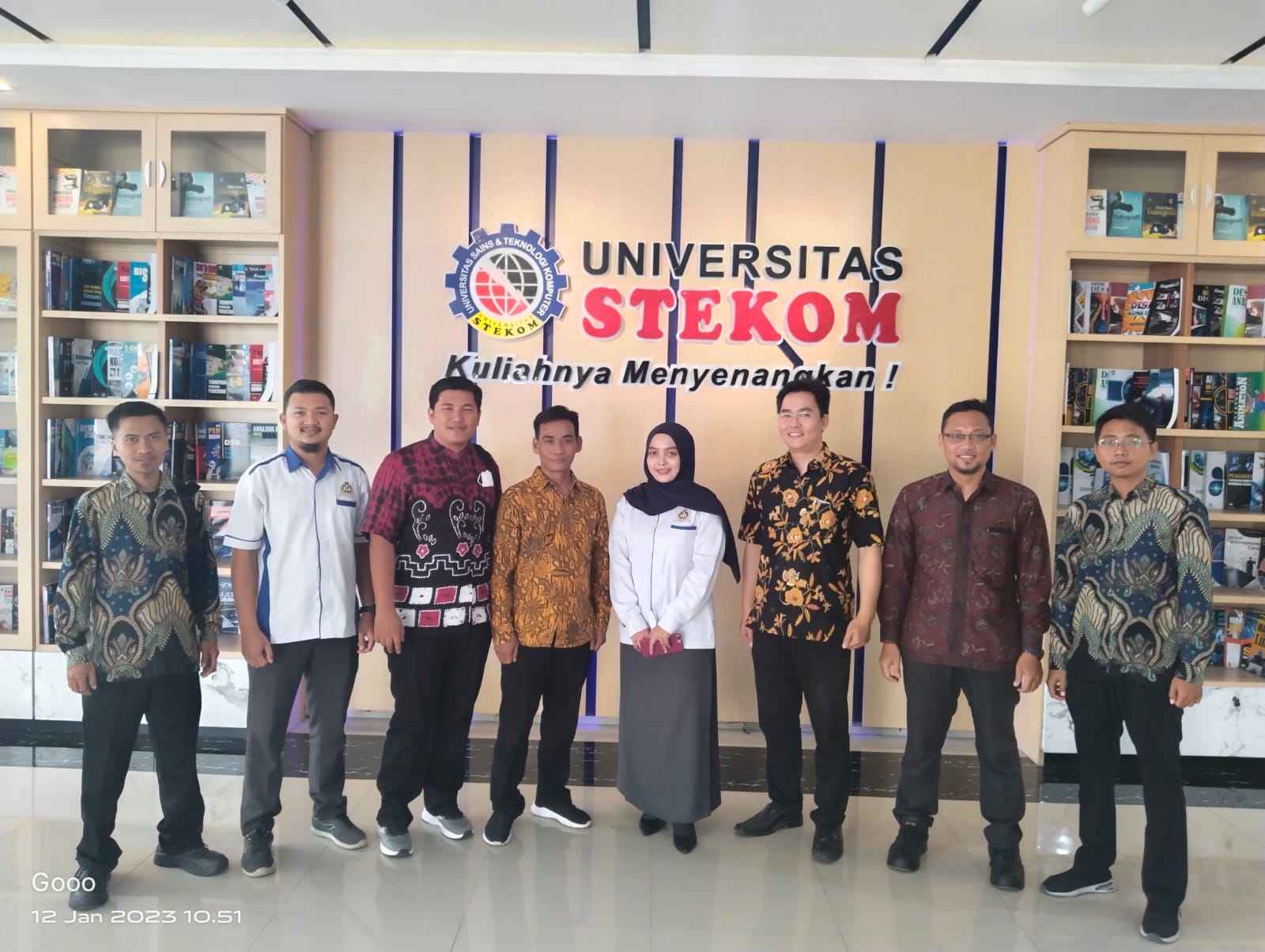 KUNJUNGAN INDUSTRI SMK PGRI 2 Jombang ke Universitas STEKOM Guna Melatih Siswa/Siswi Memasuki Dunia Kerja