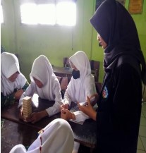 Mahasiswi STEKOM Menjadi Penggerak Kegiatan Literasi dan Numerasi serta Adaptasi Teknologi dan Administrasi dengan Program Kampus Mengajar
