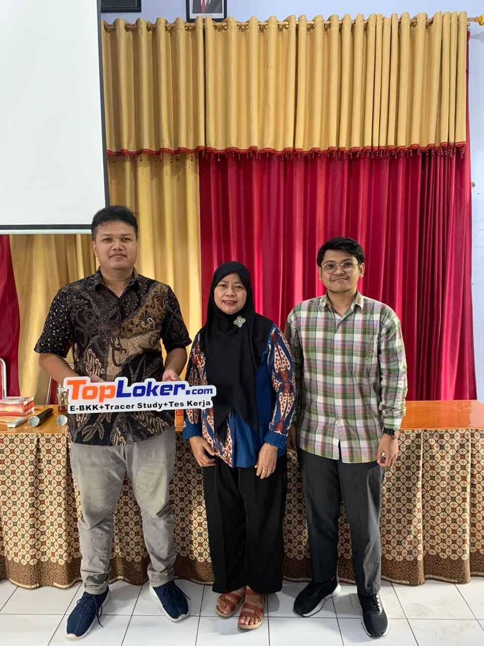 Dalam Rangka Menciptakan Sumber Daya Manusia (SDM) yang Unggul, TopLoker.com Melakukan Sosialisasi ke SMK Pelita Nusantara 1 Semarang