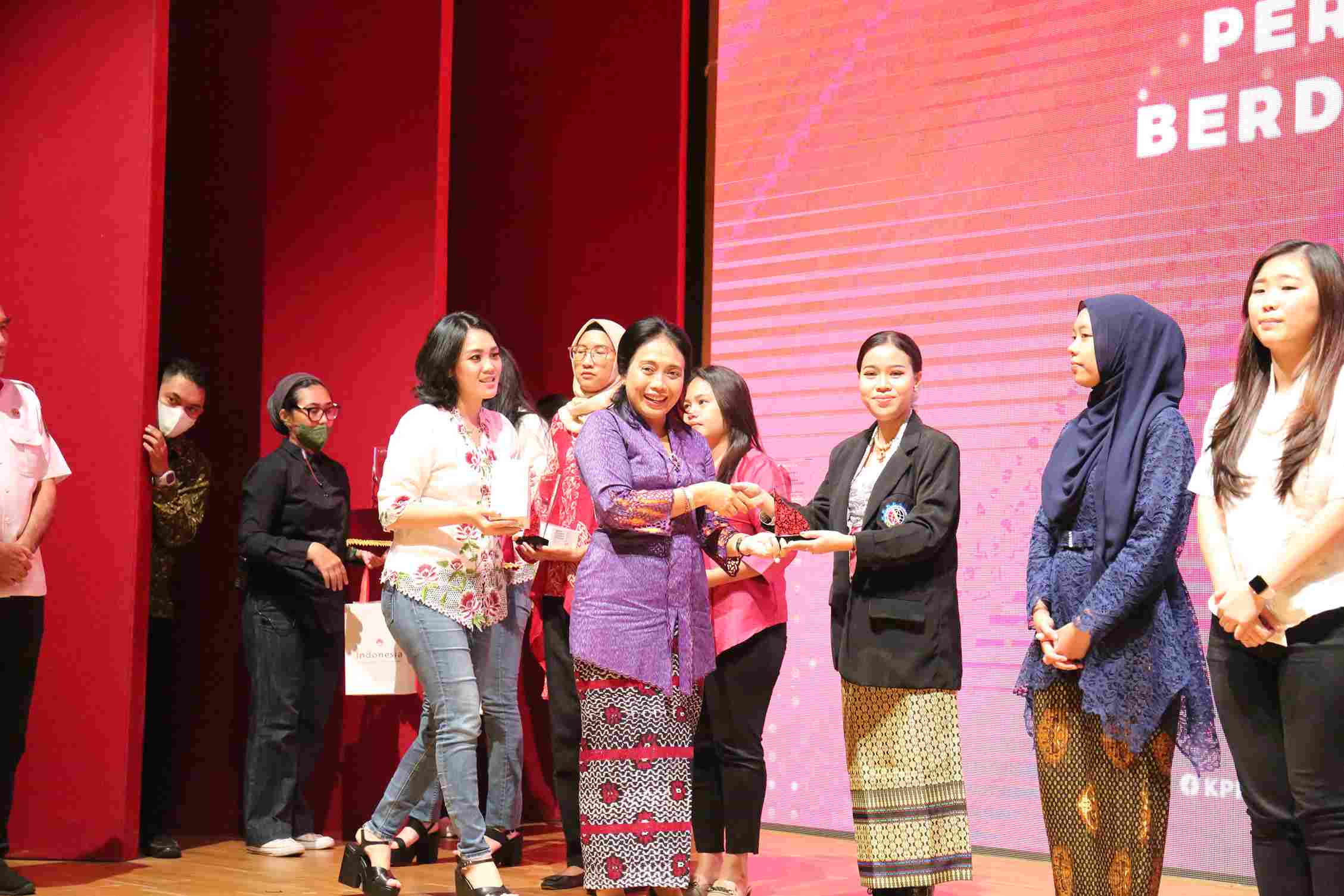 Mahasiswa Kebanggaan Universitas STEKOM Kembali Mendapatkan Penghargaan Bergengsi !