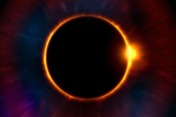 Gerhana Matahari Total Bikin Makkah Gelap Gulita, Fenomena Terlama Abad Inianya bagian yang kamu minta: