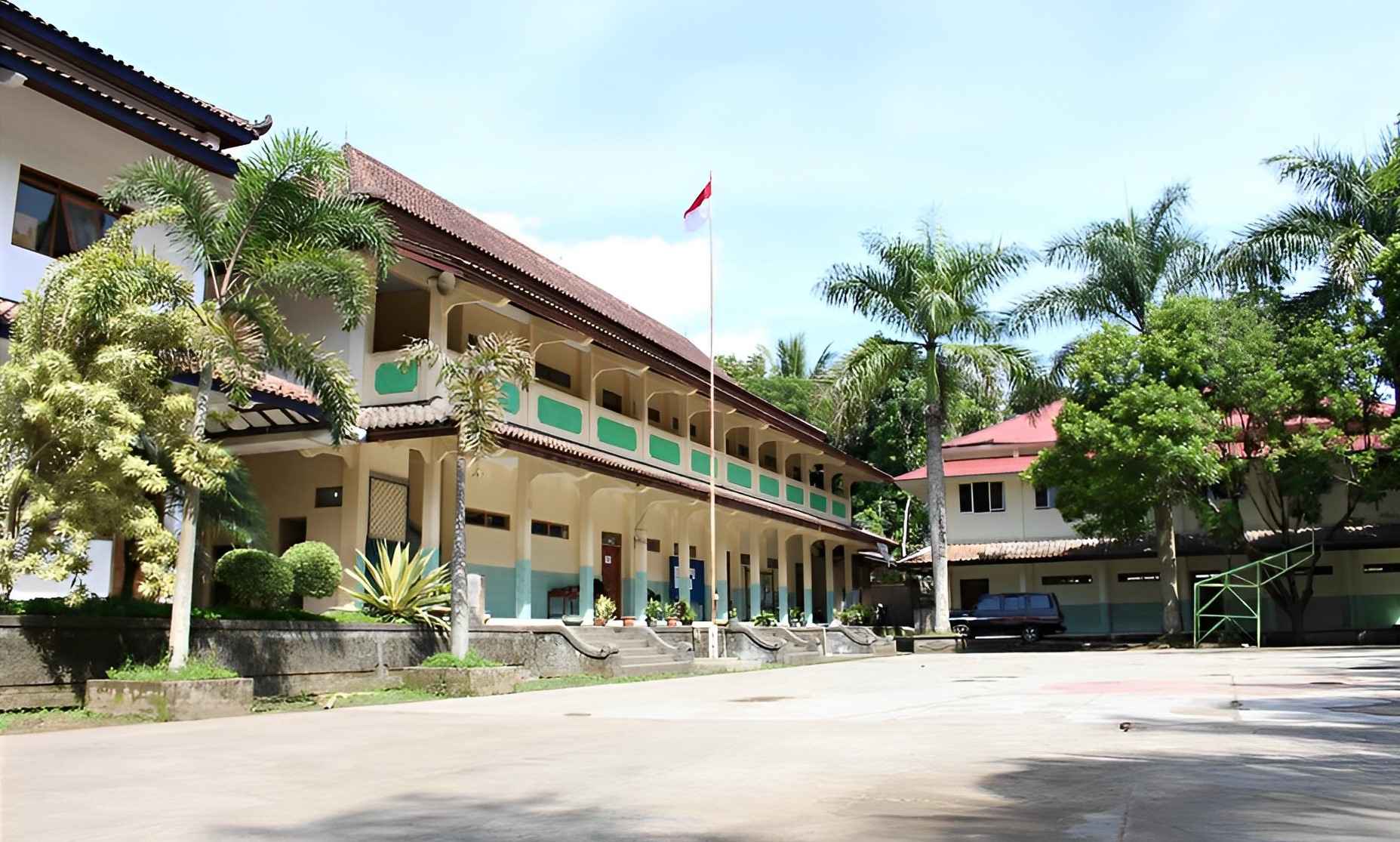 Dalam Rangka Perkembangan Teknologi pengelolaan karier, TopLoker.com Mengunjungi SMK Pembangunan Ampel