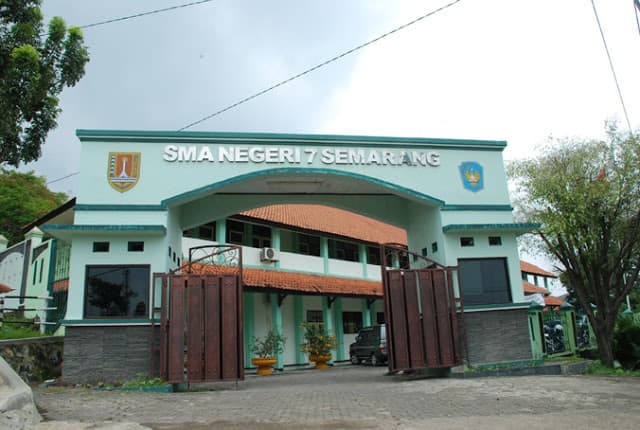 TopLoker.com Kunjungan ke SMA Negeri 7 Semarang: Menginspirasi Pelajar untuk Mengejar Impian Karier!