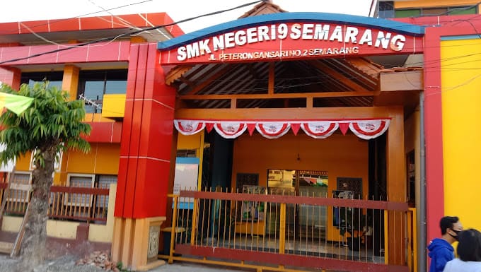 TopLoker.com Memperluas Peluang Karier di SMK N 9 Semarang