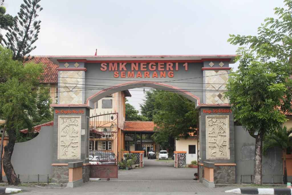 TopLoker.com Memberikan Edukasi  kepada SMKN 01 Semarang Atas Maraknya Penipuan Lowongan Pekerjaan di Indonesia
