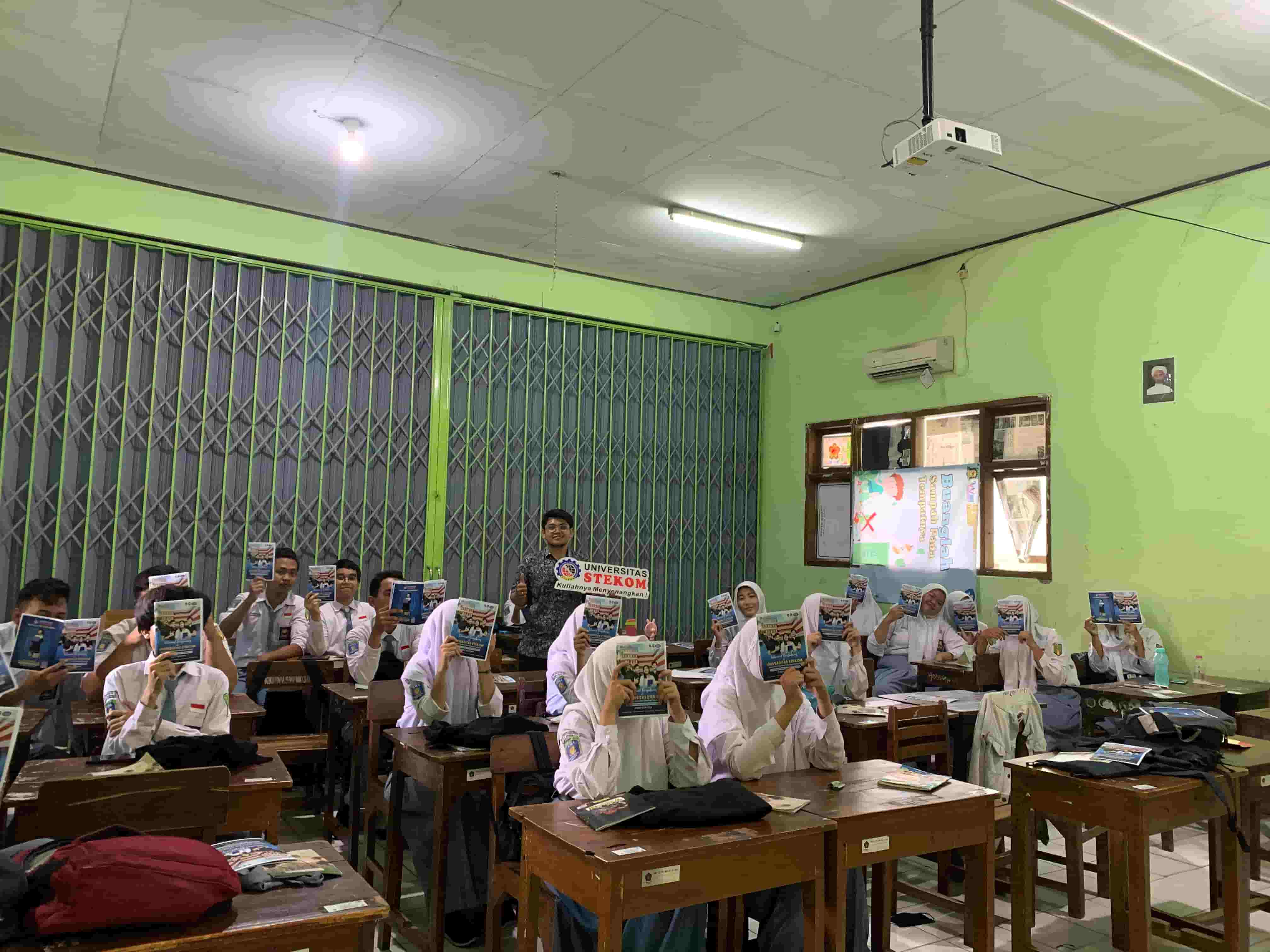 Inspirasi Karier: TopLoker.com Memberikan Wawasan Karier dan Pendidikan di SMA Muhammadiyah 1 Semarang