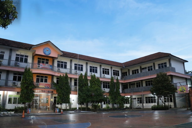 TopLoker.com Memukau Siswa SMA Kesatrian 2 Semarang dengan Seminar dan Peluang Karier yang Brilian!