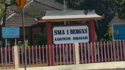 Mengenalkan Lebih Jauh Dunia Kerja Kepada Siswa/Siswi, TopLoker.com Mengunjungi SMA 1 Bergas