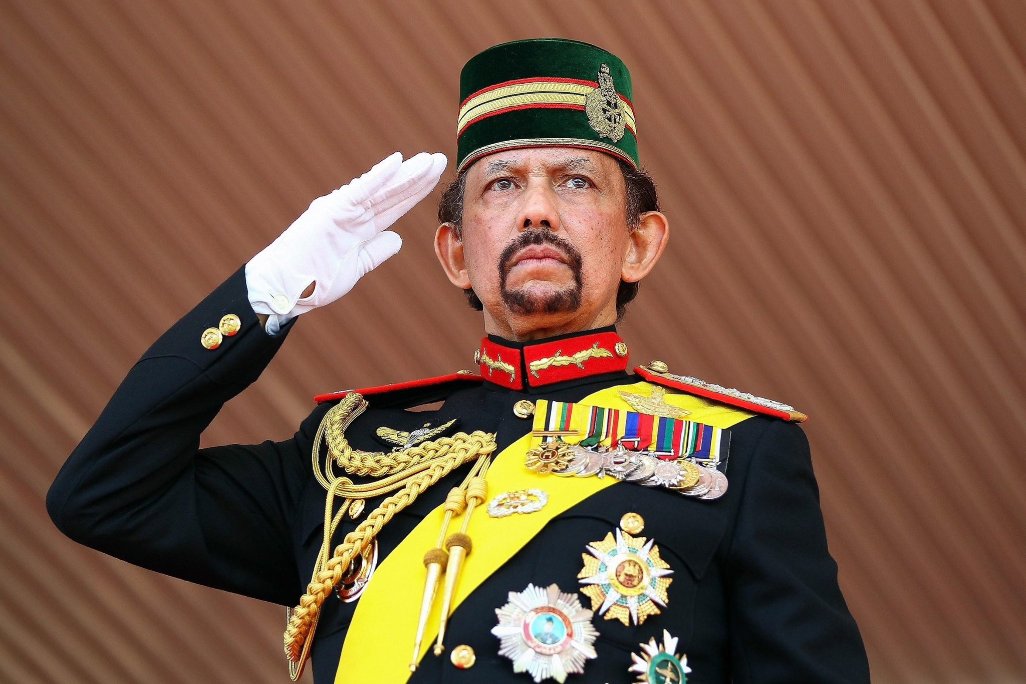 Sultan Brunei Hassanal Bolkiah Cabut Gelar Kerajaan Menantu Perempuan