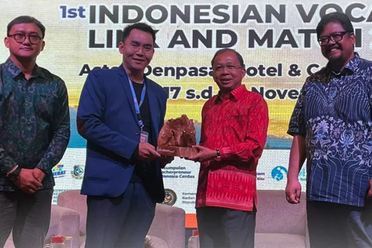 Wayan Koster Dorong SMK 'Update' Kurikulum untuk Penuhi Kebutuhan Dunia Usaha Pariwisata