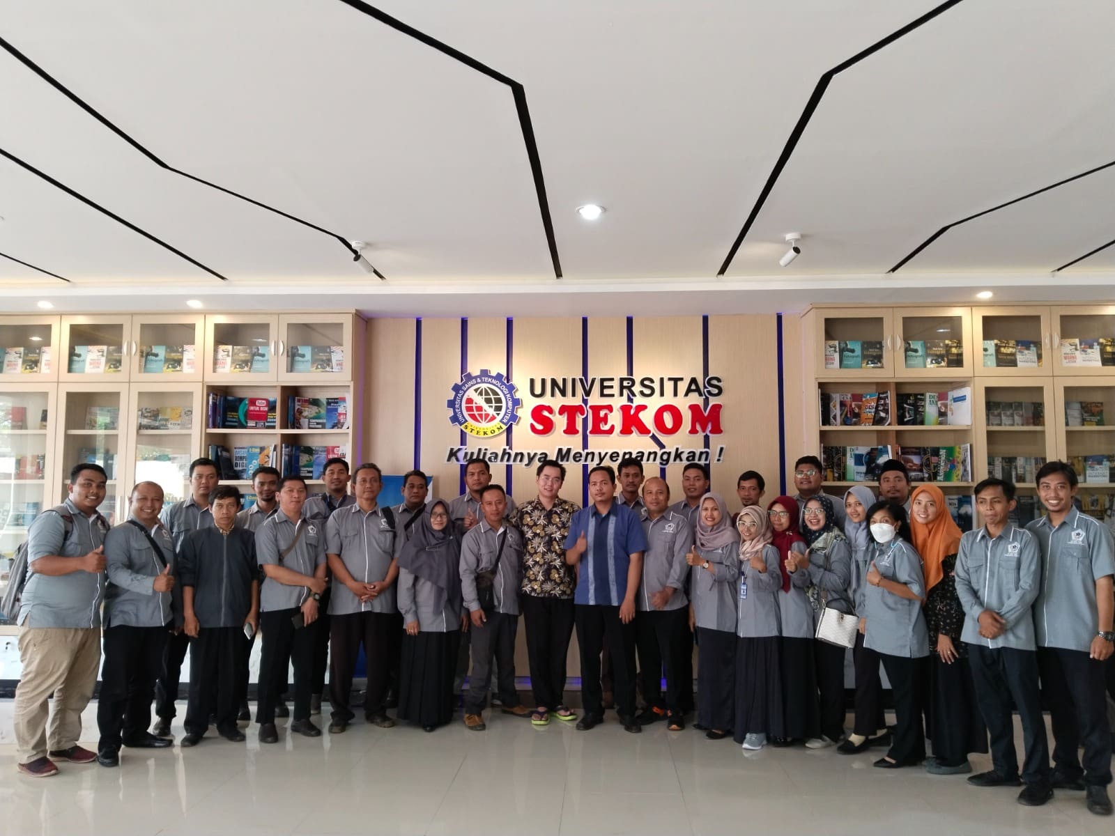  TopLoker.com Yang Berada Di Bawah Naungan Universitas STEKOM, SMKS ROUDLOTUL MUBTADIIN Melakukan Kunjungan Industri !!!