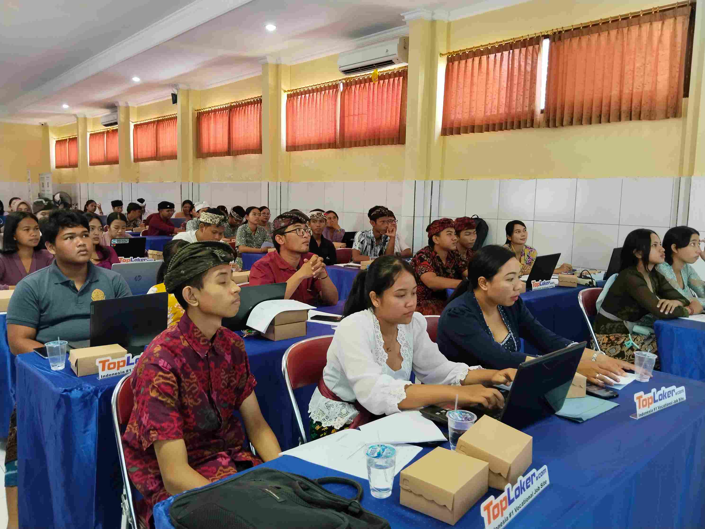 TopLoker.com Sukses Gelar Bimbingan Teknis (BIMTEK) di SMK PGRI 2 Badung untuk Meningkatkan Keterampilan dan Peluang Karir Siswa