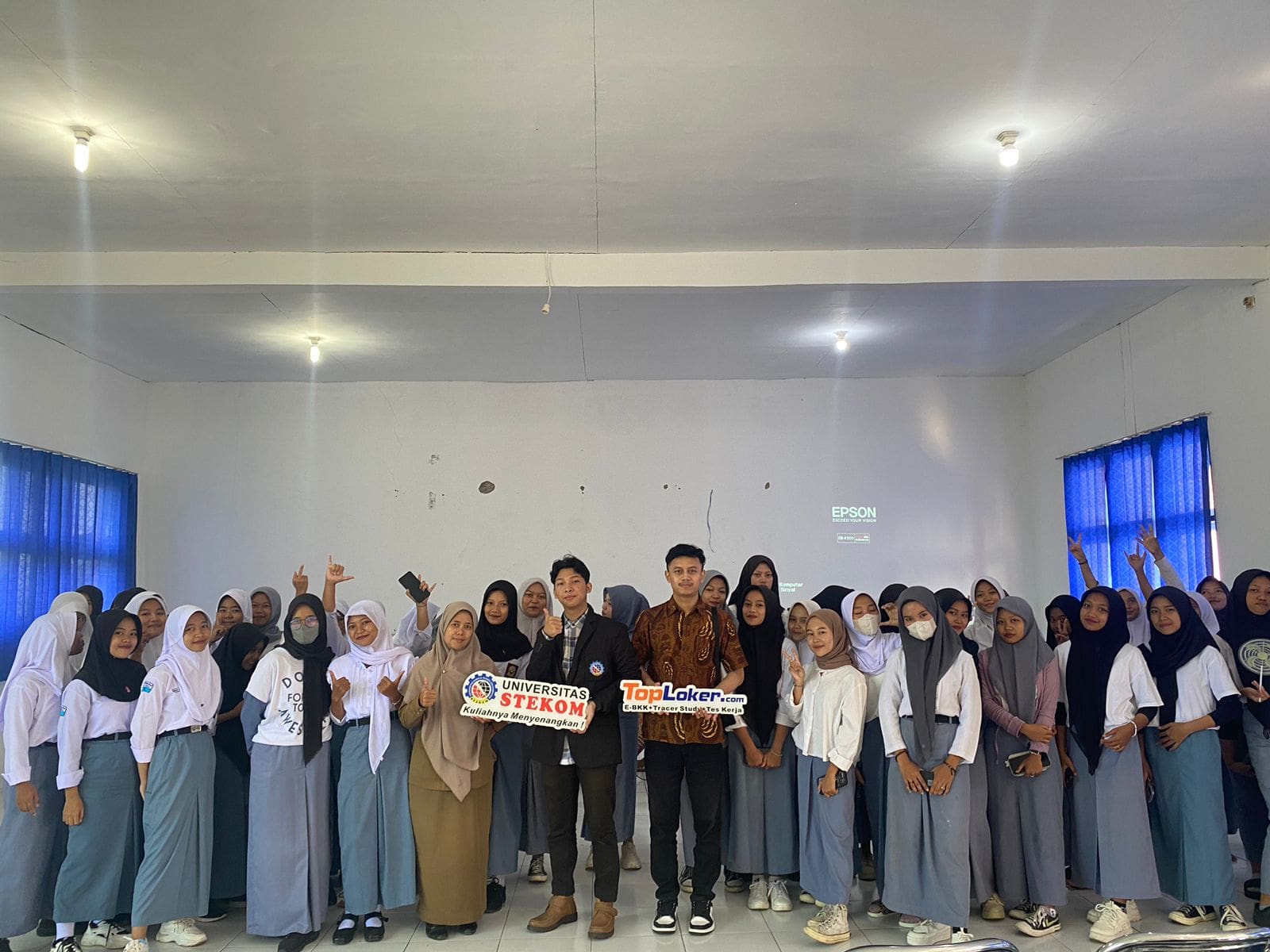 Sosialisasi Toploker.com Dalam Memperkaya Wawasan Karir di SMK YPPM Boja