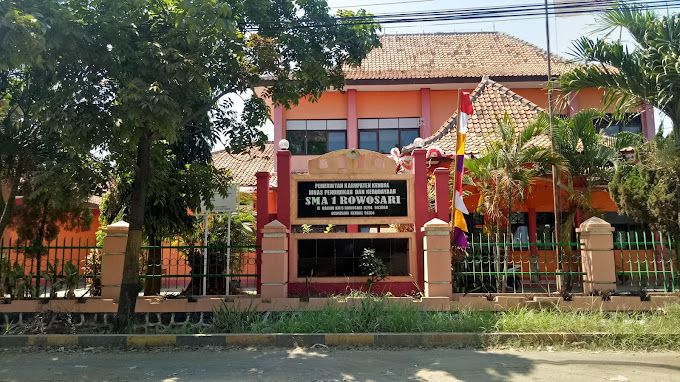 TopLoker.com Membuka Peluang Karier Baru di SMA 1 Rowosari Melalui Kunjungan Pendidikan