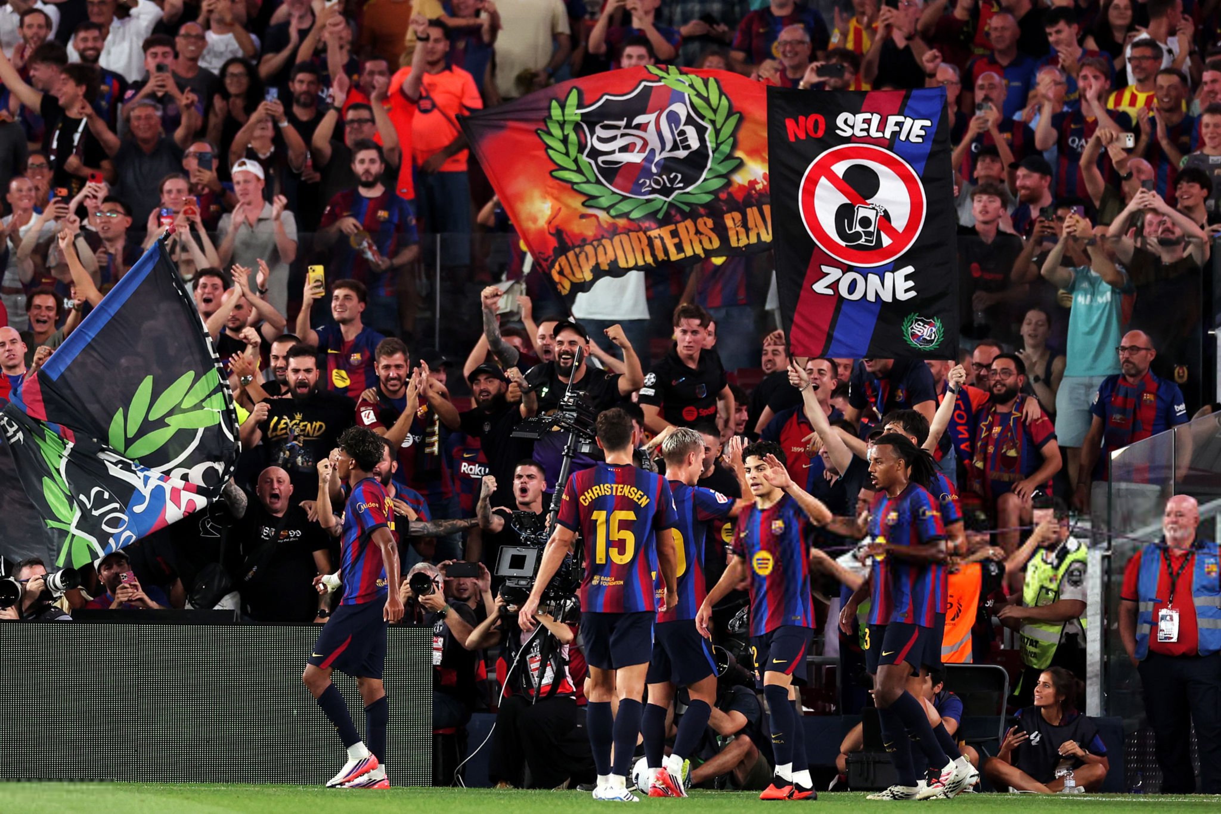 Barcelona Gilas Rayo Vallecano 5-2, Blaugrana Pesta Gol dan Kokoh di Puncak La Liga