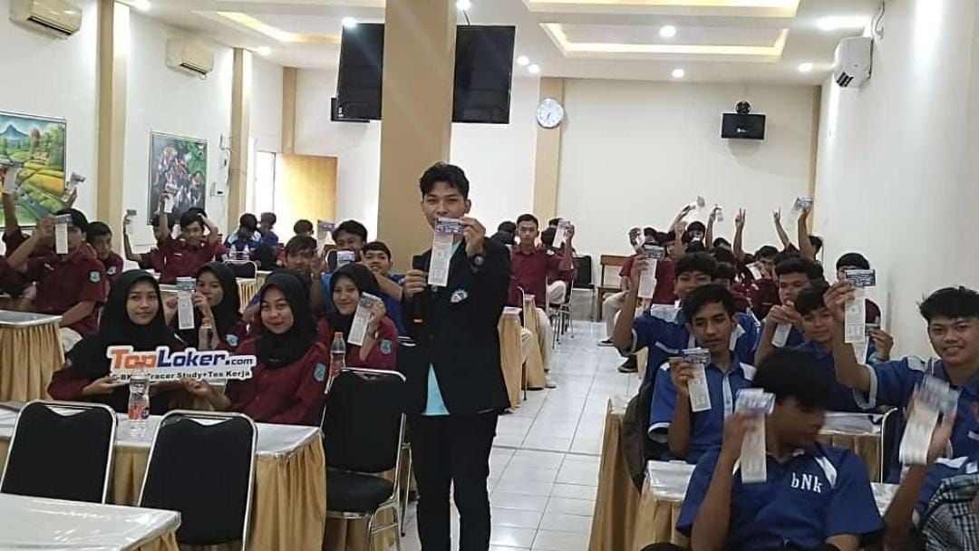 Sosialisasi TopLoker.com ke SMK Bhineka Patebon: Membuka Peluang Karir untuk Pelajar