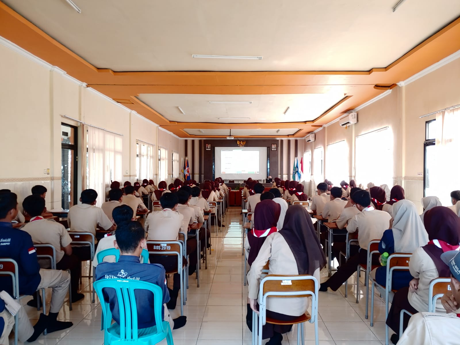 Rekor Luar Biasa! SMK Bina Bangsa Dampit (Jawa Timur) Gelar Nobar Spektakuler dengan Partisipasi 1600 Siswa