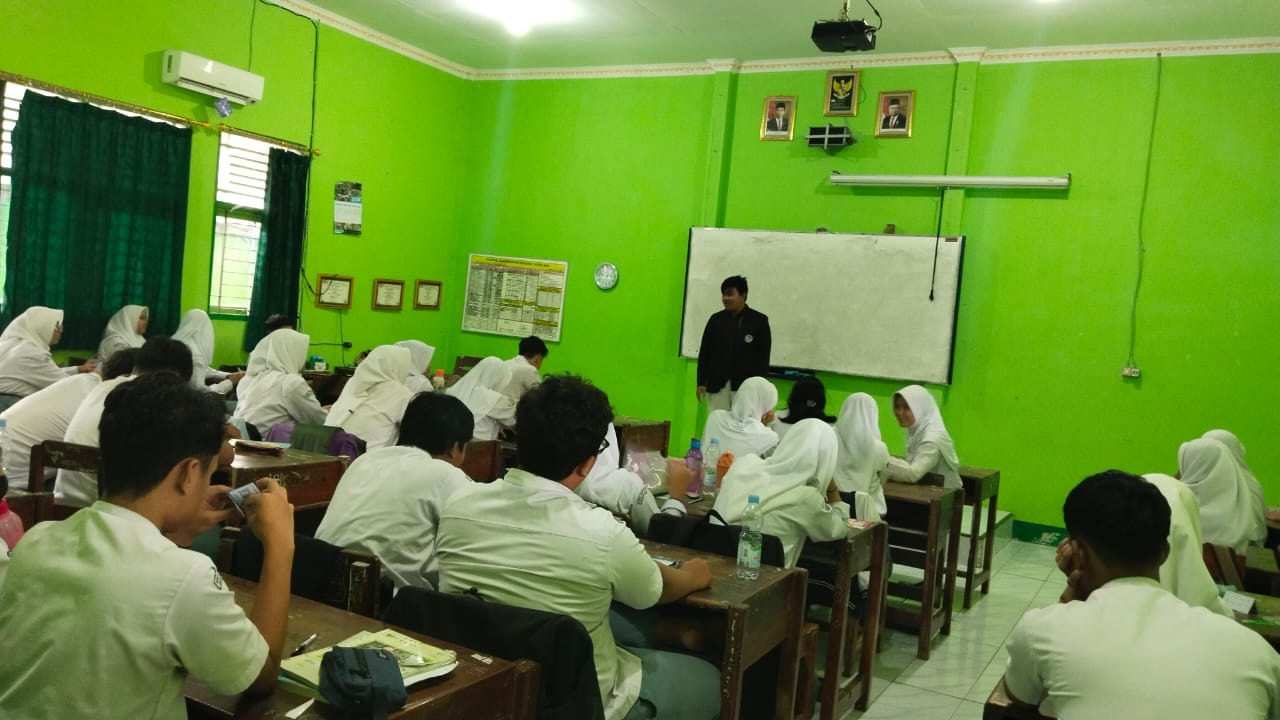 Revitalizing Futures: STEKOM dan TopLoker.com Membawa Gelombang Energi Baru ke SMAN 1 Banyudono!