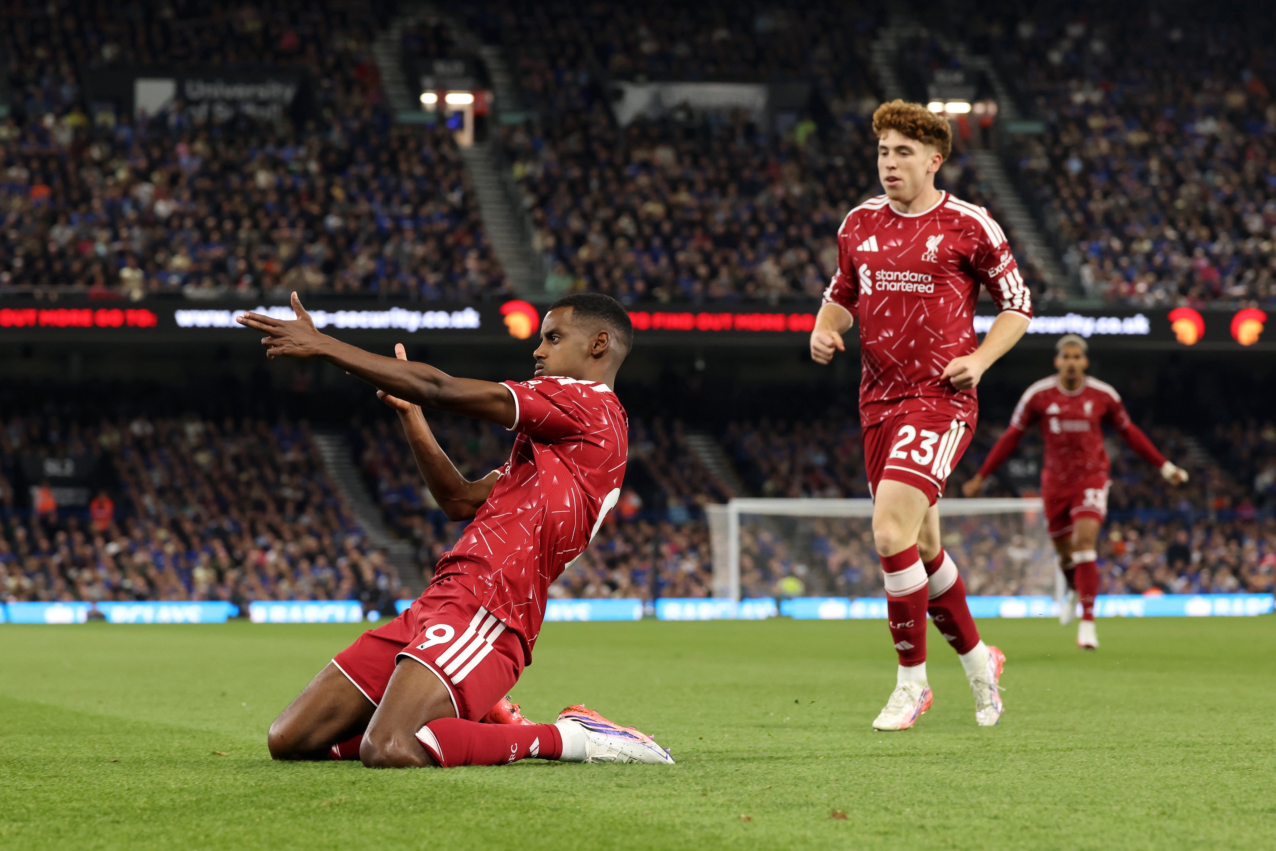 Liverpool Kalahkan Ipswich Town 2-0 lewat Brace Alexander Isak