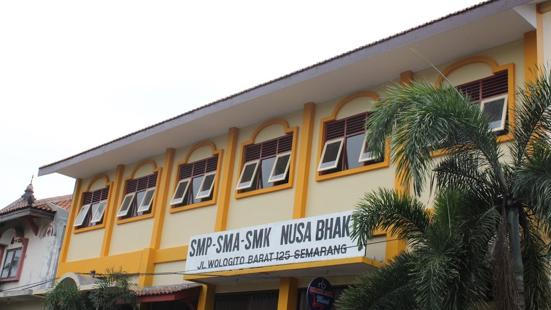 SMK Nusa Bhakti Diserbu Kreativitas: Pengantaran X Banner yang Menggetarkan dari TopLoker.com dan STEKOM!