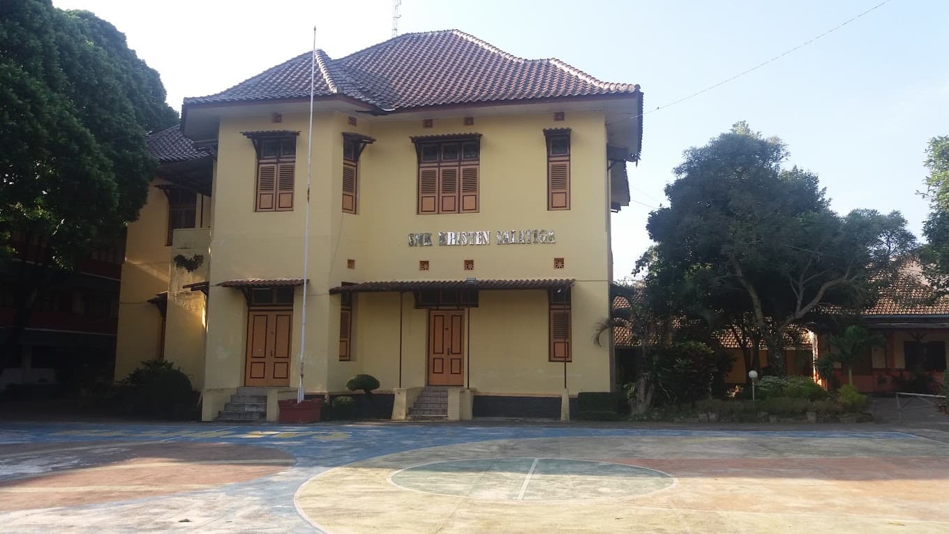 Pemasangan X Banner Toploker.com di SMK BM Kristen Salatiga: Dorong Pelajar Menuju Peluang Karier yang Luas