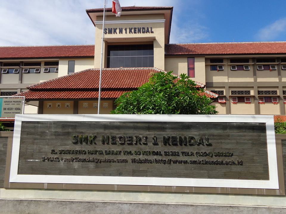 Toploker.com Ramaikan SMKN 1 Kendal dengan Kunjungan Pengantaran X Banner: Peluang Karir Terbuka
