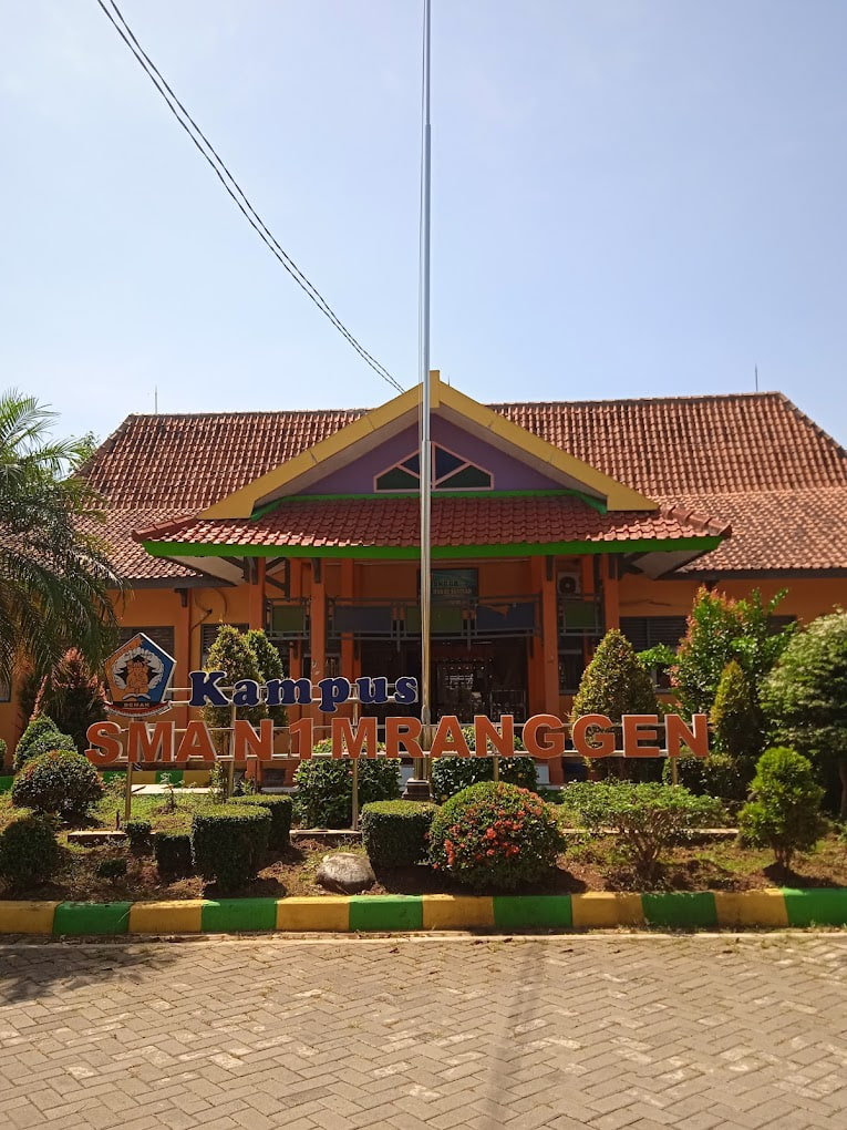 Toploker.com Menginspirasi Generasi Muda: X banner Berlayar ke SMAN 1 MRANGGEN untuk Mengangkat Semangat Karier