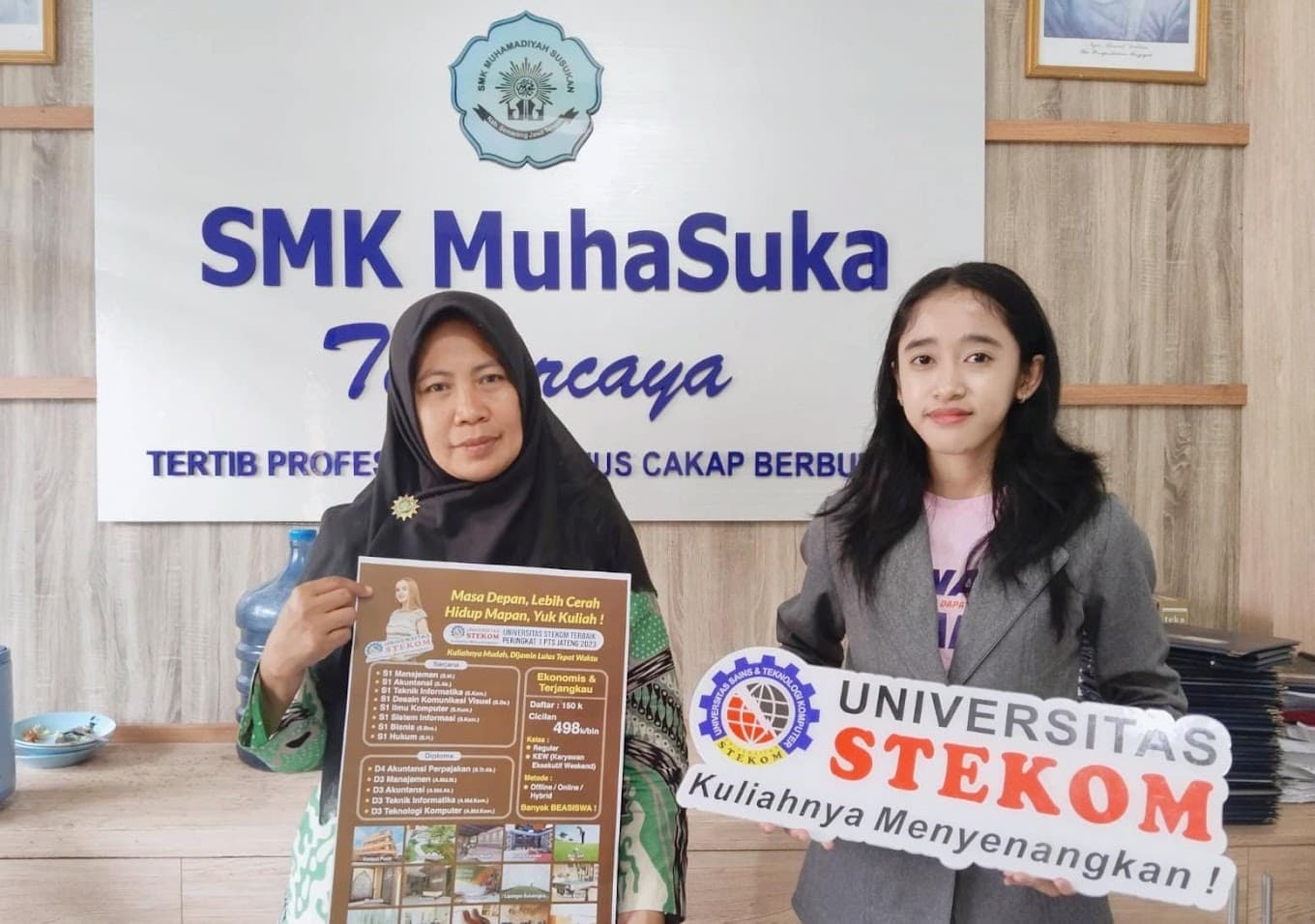 Toploker.com Mendorong Karier Pelajar: X Banner Terpasang di SMK Muhammadiyah Susukan