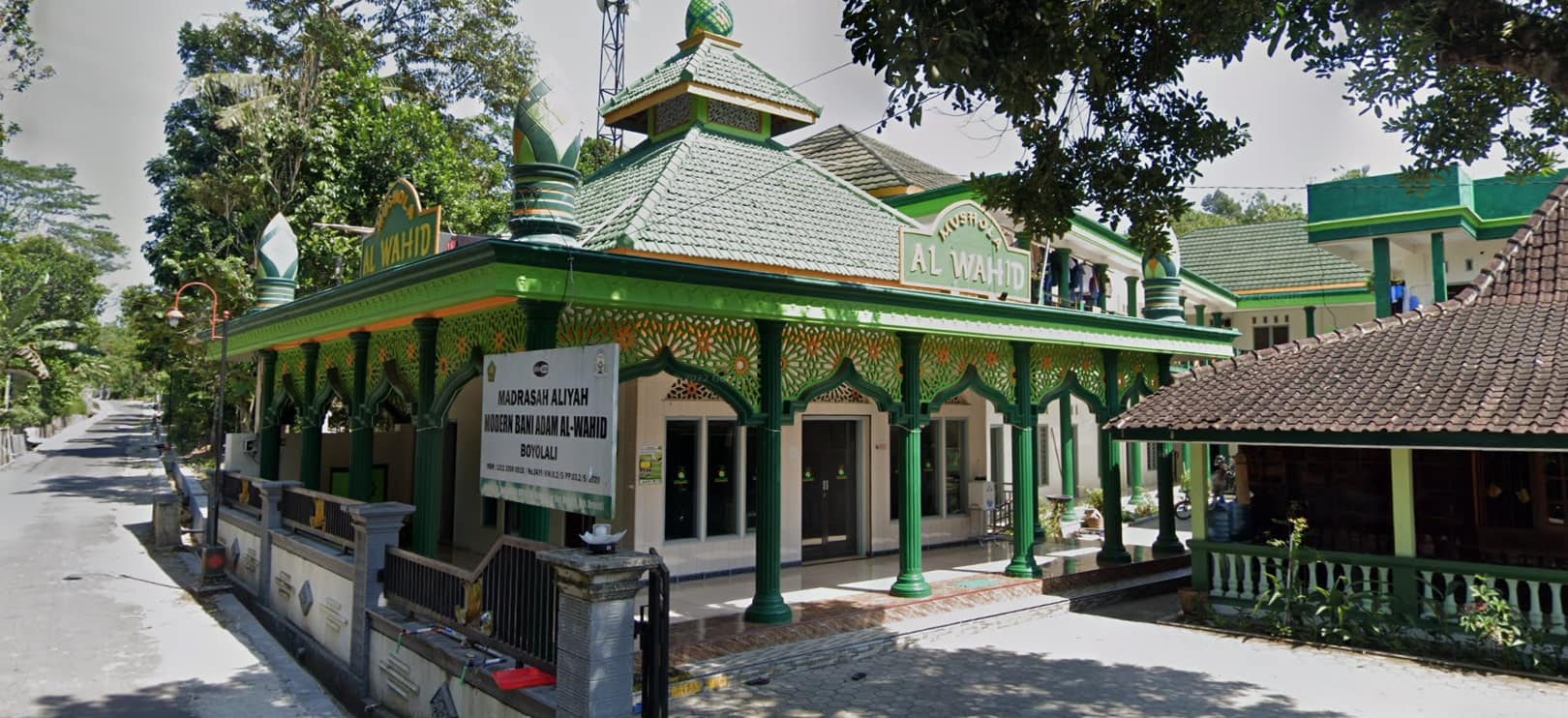 Langkah Revolusioner: TopLoker.com dan Universitas STEKOM Menggebrak MA Modern Bani Adam dengan X Banner