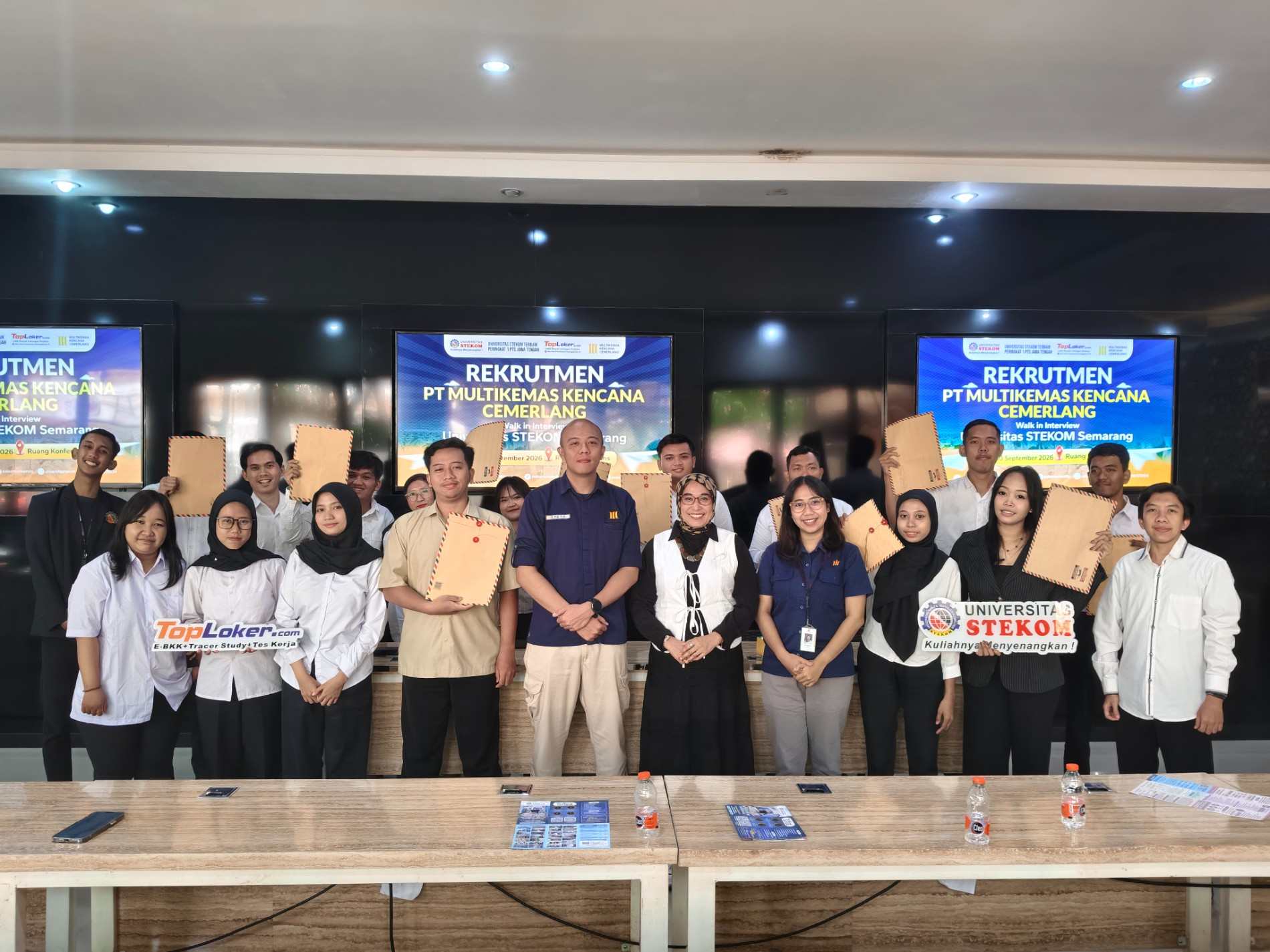 Universitas STEKOM dan PT Multikemas Kencana Cemerlang Perkuat Kolaborasi Industri melalui Rekrutmen Batch 027
