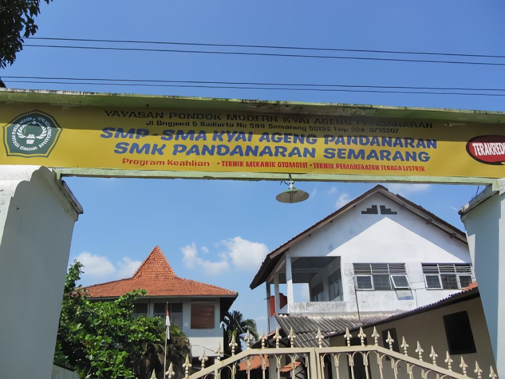 Pembagian XBanner ke SMK Pandanaran Semarang oleh Toploker.com: Membuka Akses Informasi Lowongan Kerja bagi Siswa