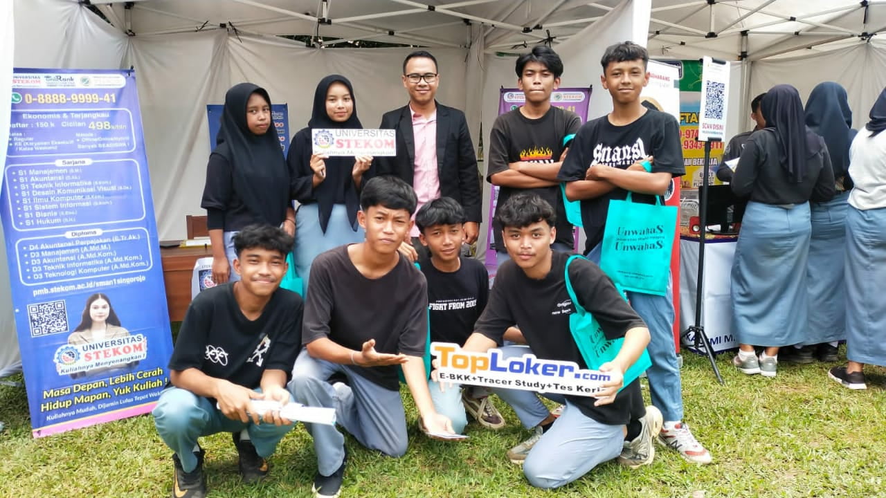 Expo SMAN 1 Singorojo Diramaikan oleh Kolaborasi Universitas STEKOM dan TopLoker.com dalam Menyemai Mimpi Karier