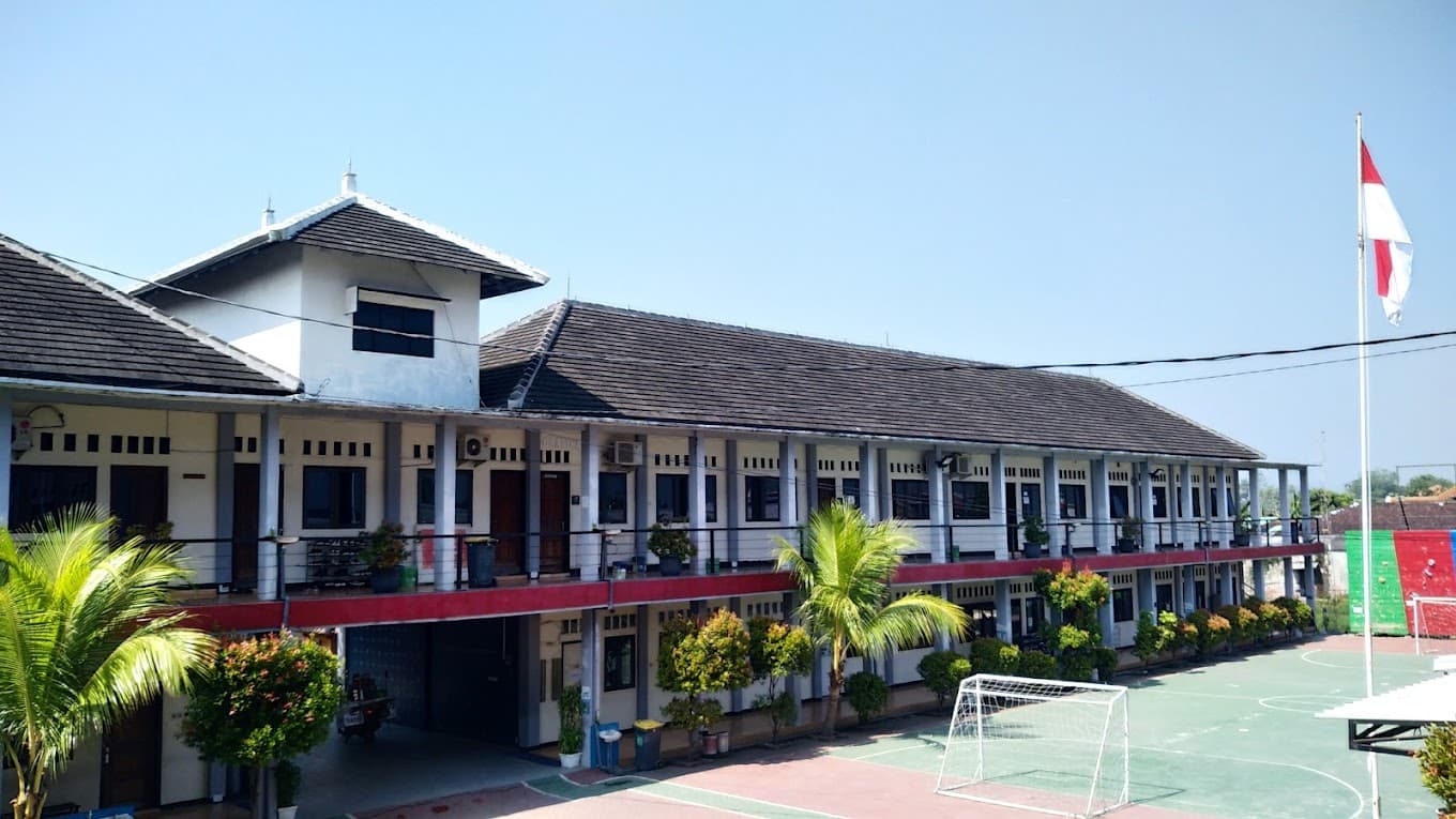 Sosialisasi PMB dan Pemasangan X Banner di SMK Harapan Mulya Kendal: Kolaborasi dengan Toploker.com untuk Membangun Kesadaran Karier Siswa