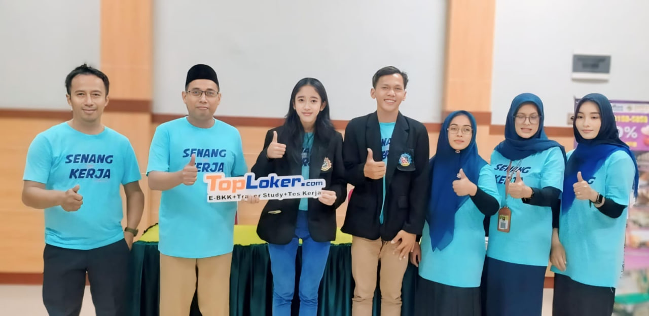 TopLoker.com dan Universitas STEKOM Menginspirasi karier di SMK Walisongo Pecangaan Jepara