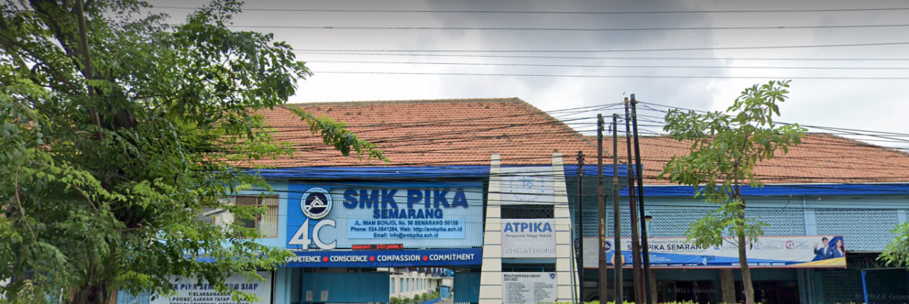 Pengantar MMT, X Banner, dan Poster Universitas STEKOM 2024 Meriahkan SMK PIKA Semarang