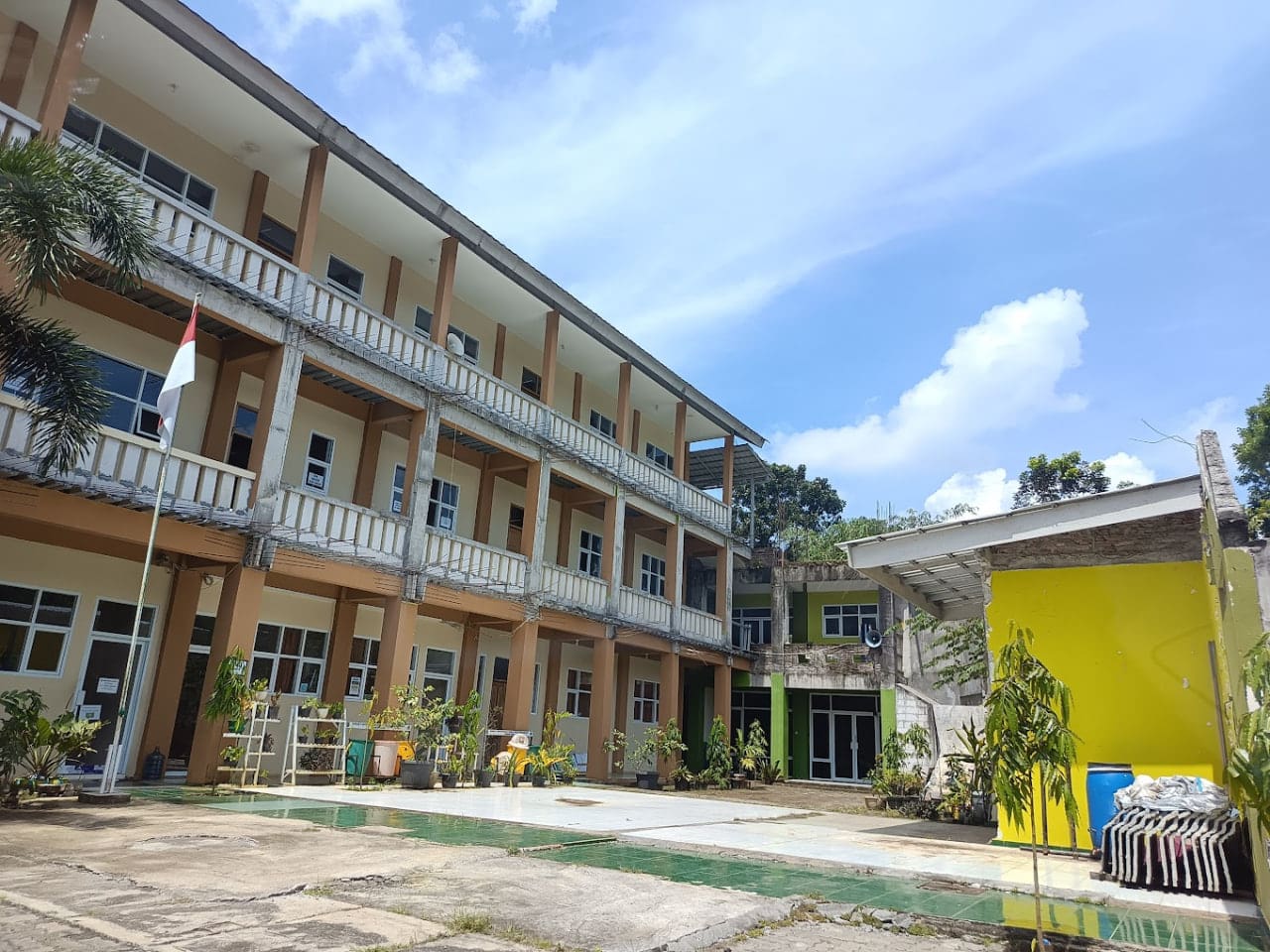 Universitas STEKOM 2024 dan MA AL ASROR SEMARANG: Merangkul Masa Depan dengan Pengiriman MMT, X Banner, dan Poster