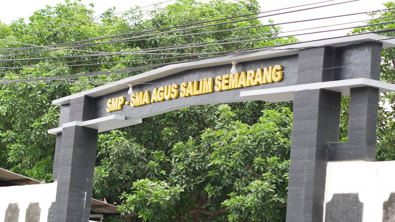 Toploker.com Berkolaborasi dengan SMA Agus Salim Semarang dalam Pengantaran XBanner untuk Memperluas Wawasan Karier Siswa