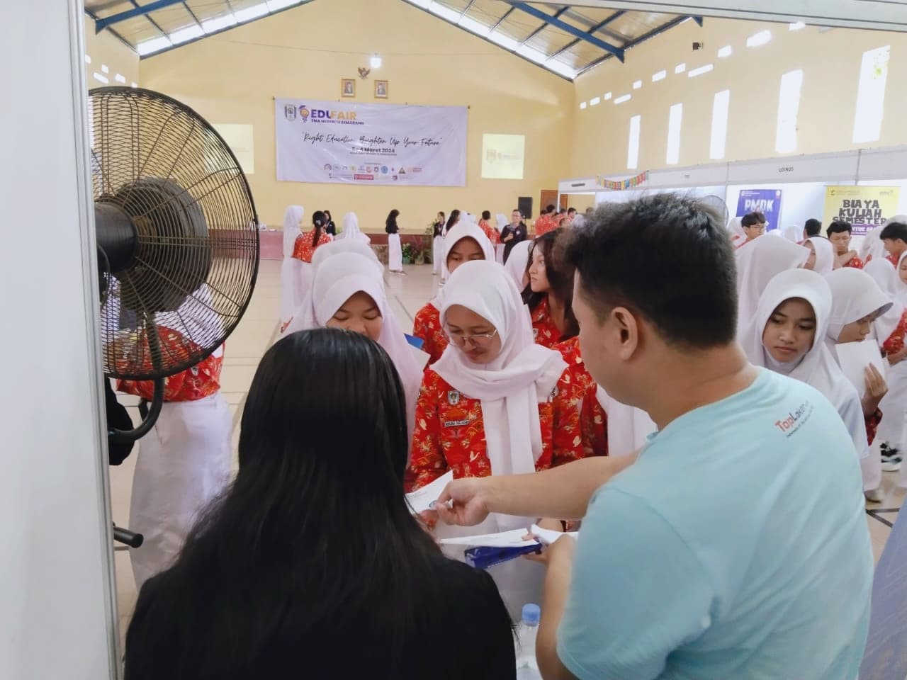 Universitas STEKOM Menggelar Edu Fair di SMAN 13 Semarang, Kolaborasi dengan Toploker.com untuk Pameran Pendidikan dan Kesempatan Karier