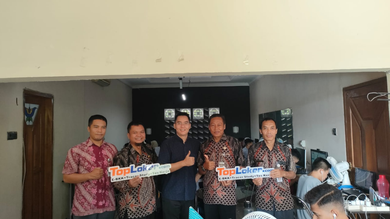 TopLoker.com Ramah Terima Kunjungan SMKN 1 Gondang Sragen untuk Diskusi Vokasi dan Hiburan Bersama
