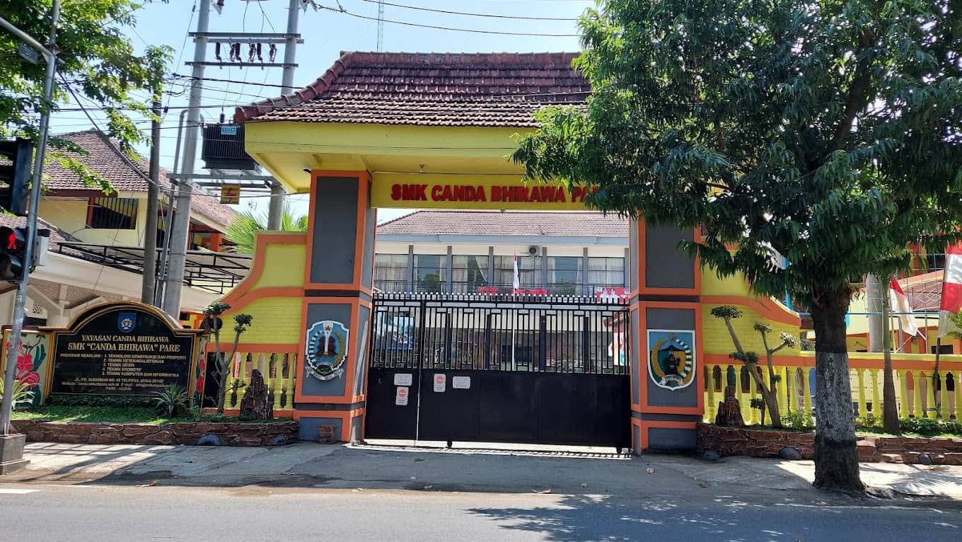 Pemanfaatan Layanan Aplikasi TopLoker.com untuk Meningkatkan Keterserapan Lulusan dan Softskill Budaya Digital: Evaluasi Kolaboratif di SMK Canda Bhirawa Pare