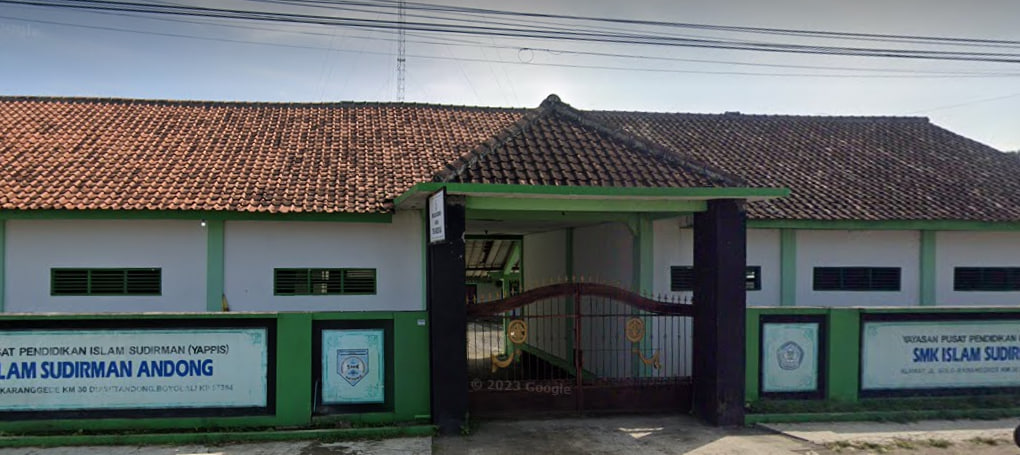 Pemasangan X Banner dan Poster di SMK Islam Sudirman Andong: Kolaborasi dengan Toploker.com untuk Meningkatkan Akses Karier Siswa