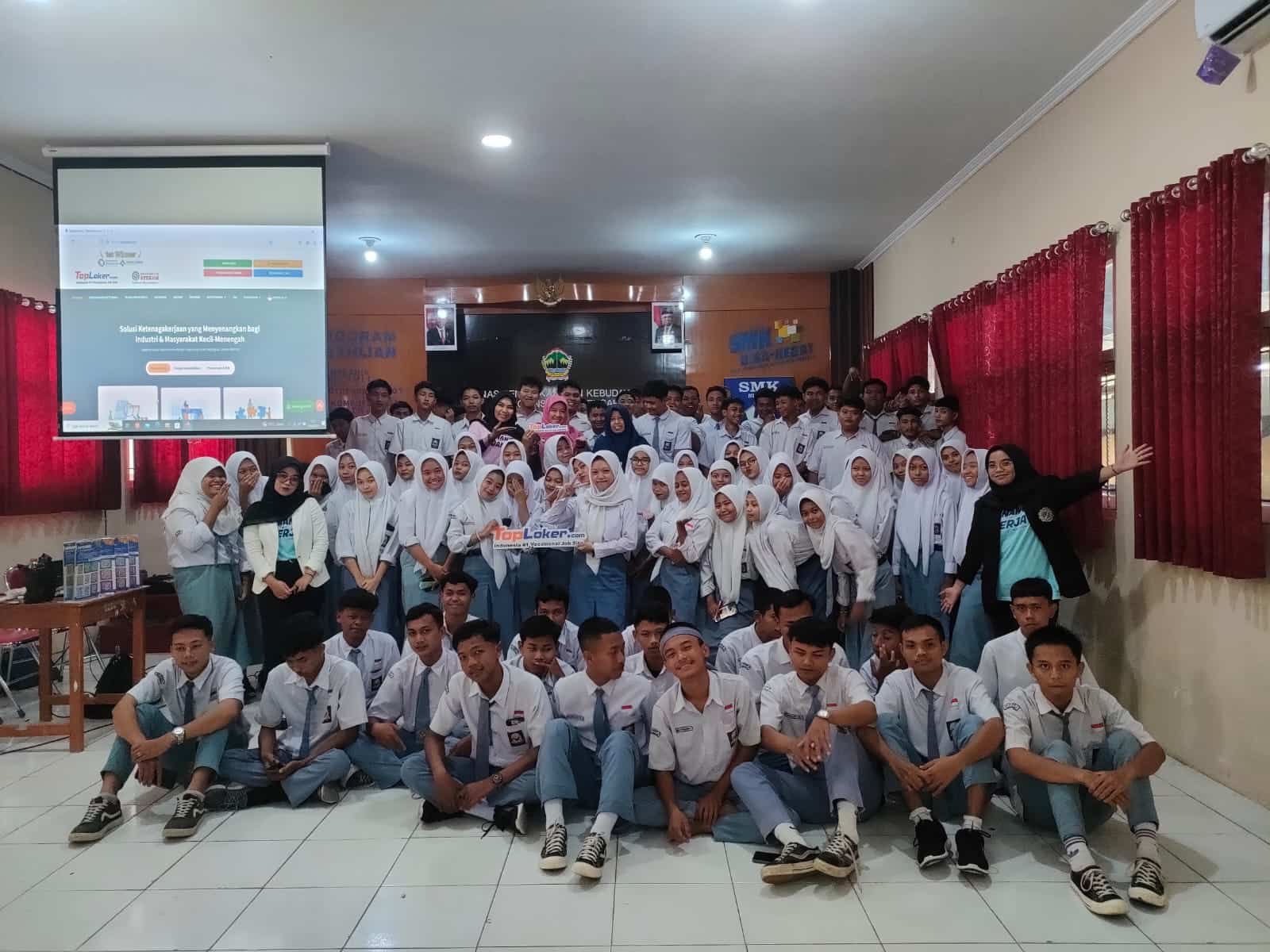 Sosialisasi dan PMB Universitas STEKOM di SMKN 5 Sukoharjo: Kolaborasi Bersama Toploker.com