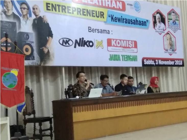 STEKOM Semarang Perkenalkan Dunia Bisnis dan Kewirausahaan pada Mahasiswa